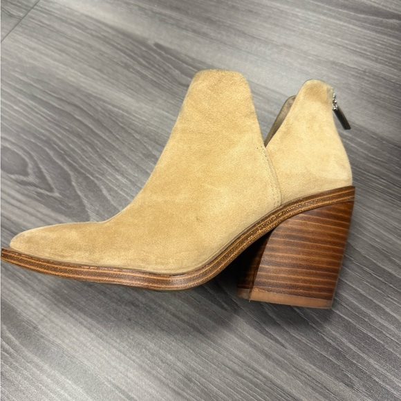 Vince Camuto suede zip up ankle boots tan/beige booties heeled shoes Size 6M - Picture 2 of 15